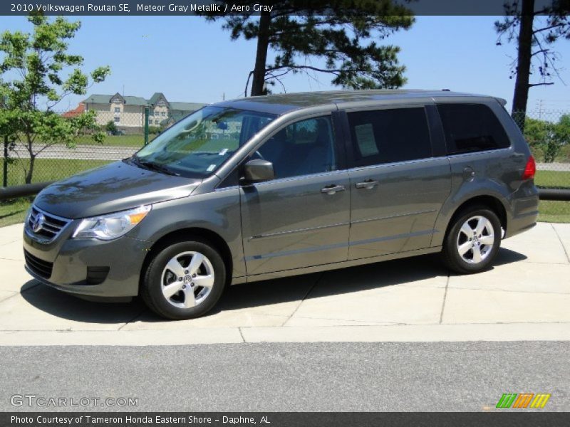 Meteor Gray Metallic / Aero Gray 2010 Volkswagen Routan SE