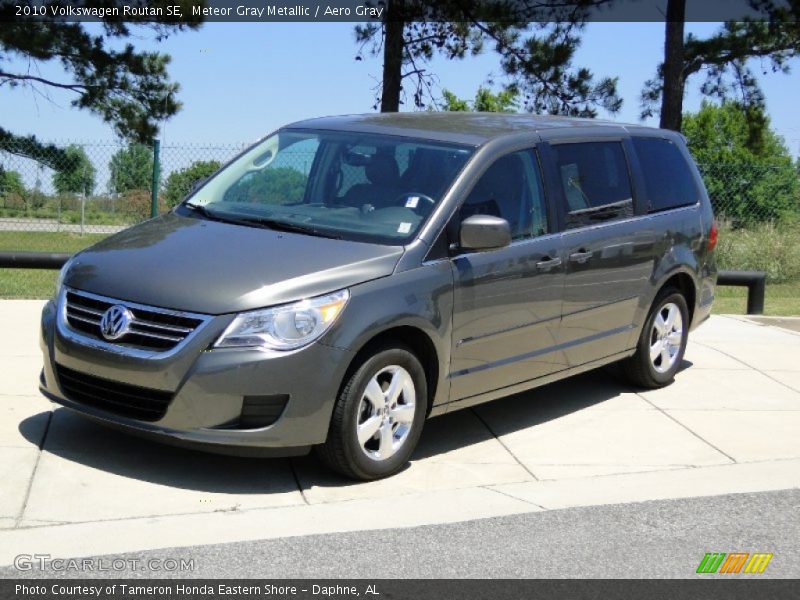 Meteor Gray Metallic / Aero Gray 2010 Volkswagen Routan SE