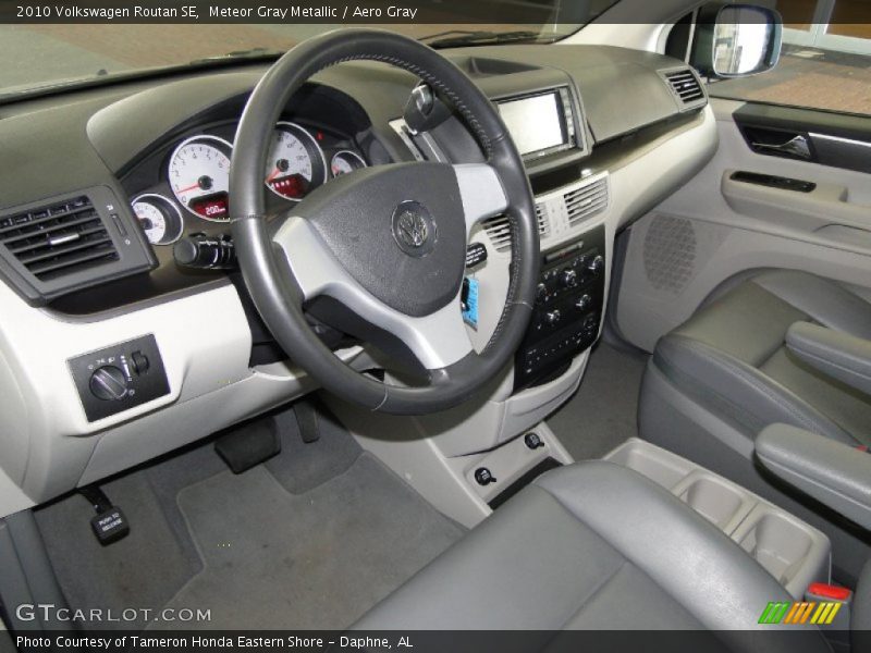 Meteor Gray Metallic / Aero Gray 2010 Volkswagen Routan SE