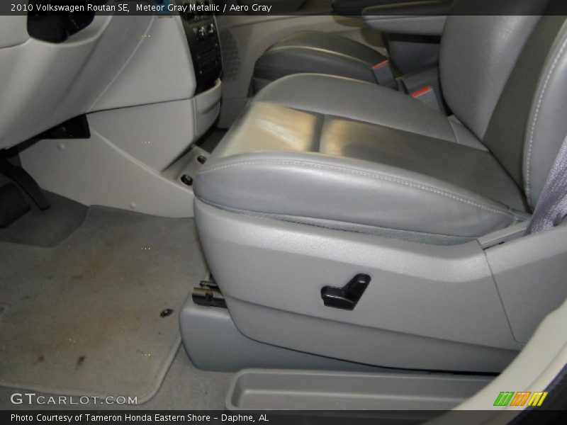 Meteor Gray Metallic / Aero Gray 2010 Volkswagen Routan SE
