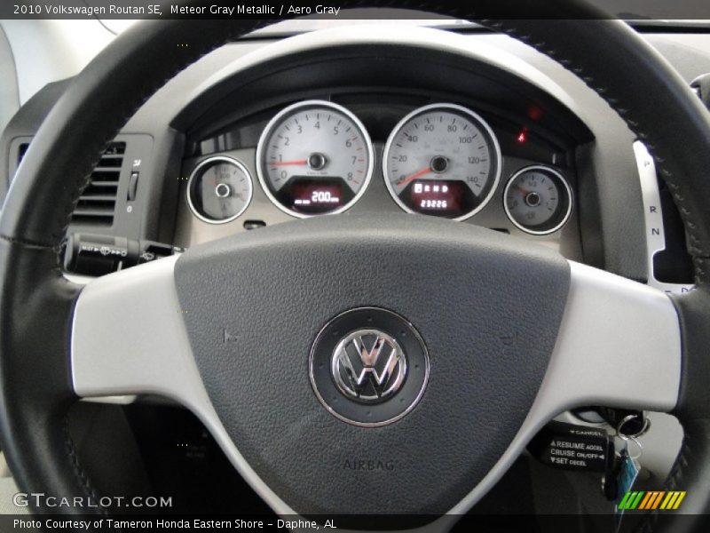 Meteor Gray Metallic / Aero Gray 2010 Volkswagen Routan SE