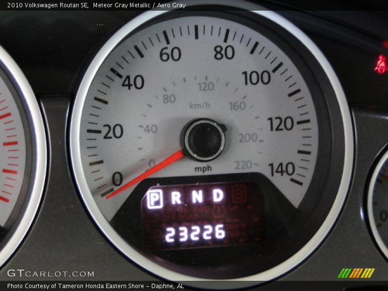 Meteor Gray Metallic / Aero Gray 2010 Volkswagen Routan SE