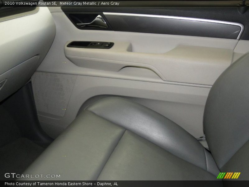 Meteor Gray Metallic / Aero Gray 2010 Volkswagen Routan SE