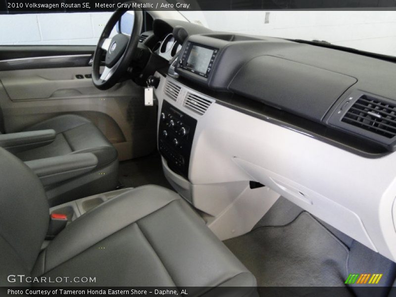 Meteor Gray Metallic / Aero Gray 2010 Volkswagen Routan SE
