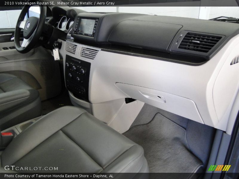 Meteor Gray Metallic / Aero Gray 2010 Volkswagen Routan SE