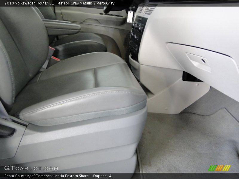 Meteor Gray Metallic / Aero Gray 2010 Volkswagen Routan SE