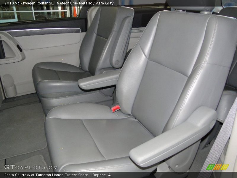 Meteor Gray Metallic / Aero Gray 2010 Volkswagen Routan SE
