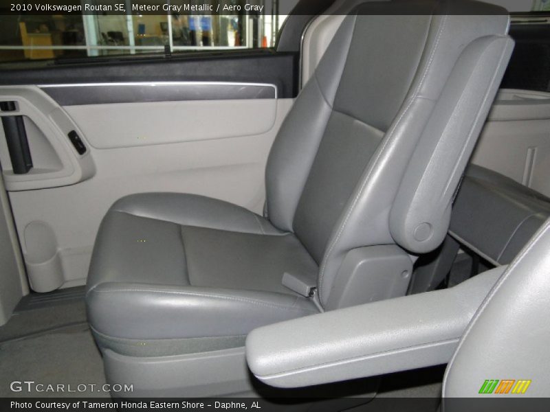 Meteor Gray Metallic / Aero Gray 2010 Volkswagen Routan SE