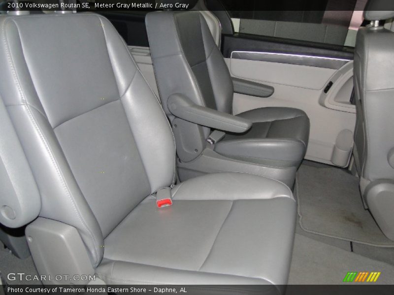 Meteor Gray Metallic / Aero Gray 2010 Volkswagen Routan SE