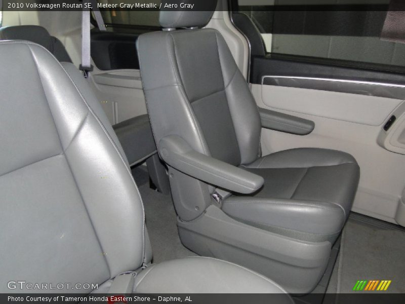 Meteor Gray Metallic / Aero Gray 2010 Volkswagen Routan SE