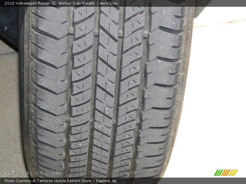 Meteor Gray Metallic / Aero Gray 2010 Volkswagen Routan SE