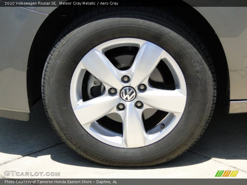 Meteor Gray Metallic / Aero Gray 2010 Volkswagen Routan SE