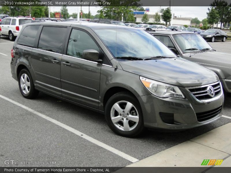 Meteor Gray Metallic / Aero Gray 2010 Volkswagen Routan SE