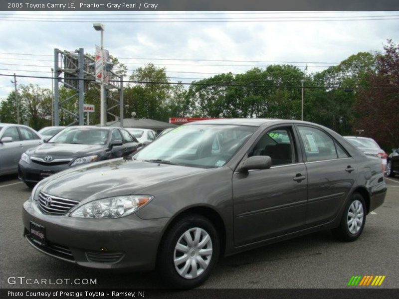 Phantom Gray Pearl / Gray 2005 Toyota Camry LE