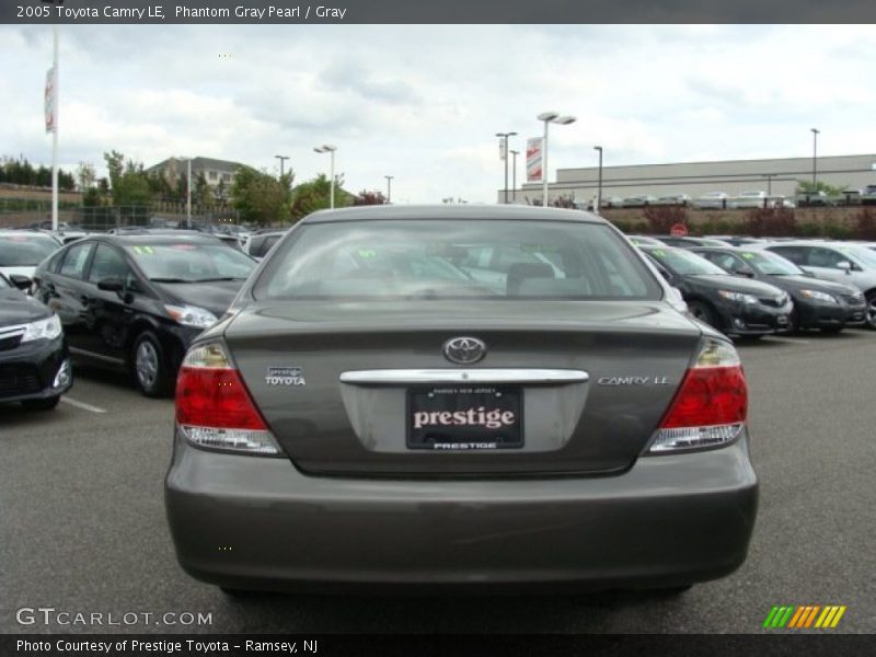 Phantom Gray Pearl / Gray 2005 Toyota Camry LE
