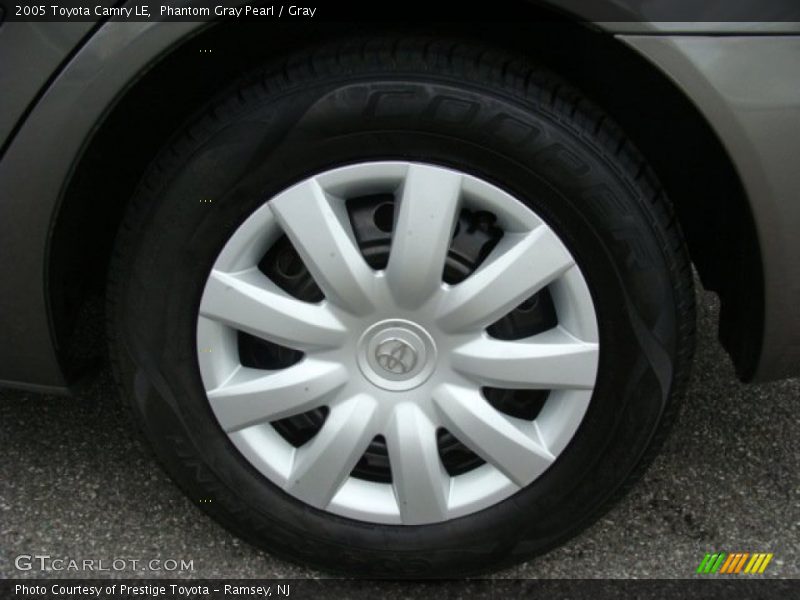 Phantom Gray Pearl / Gray 2005 Toyota Camry LE