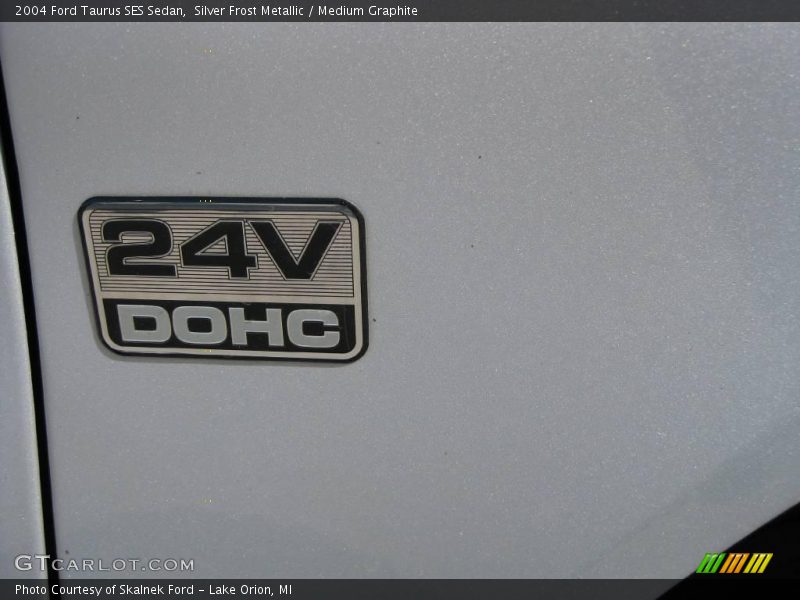 Silver Frost Metallic / Medium Graphite 2004 Ford Taurus SES Sedan
