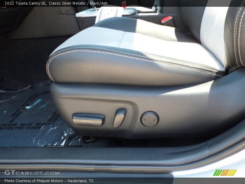 Classic Silver Metallic / Black/Ash 2012 Toyota Camry SE