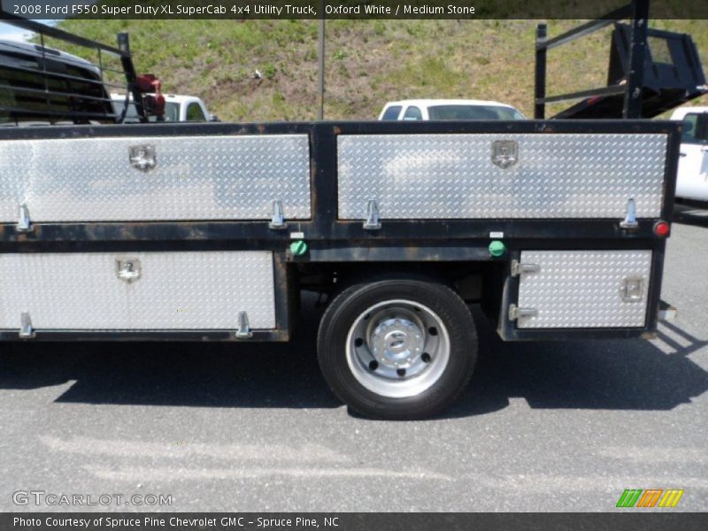 Oxford White / Medium Stone 2008 Ford F550 Super Duty XL SuperCab 4x4 Utility Truck