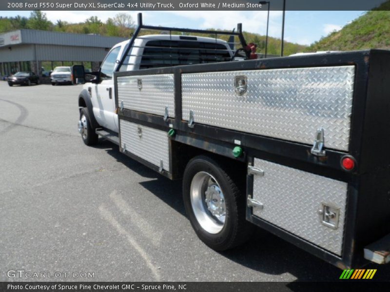 Oxford White / Medium Stone 2008 Ford F550 Super Duty XL SuperCab 4x4 Utility Truck