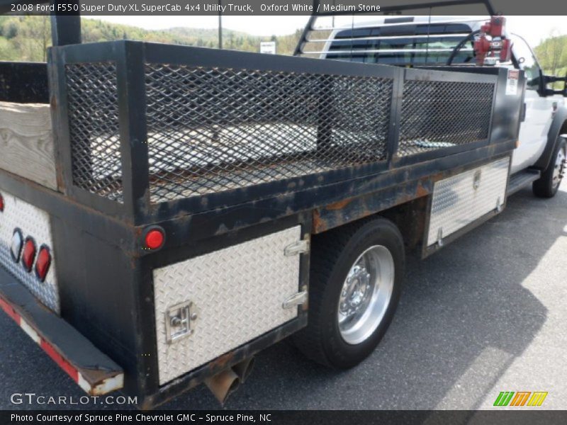 Oxford White / Medium Stone 2008 Ford F550 Super Duty XL SuperCab 4x4 Utility Truck