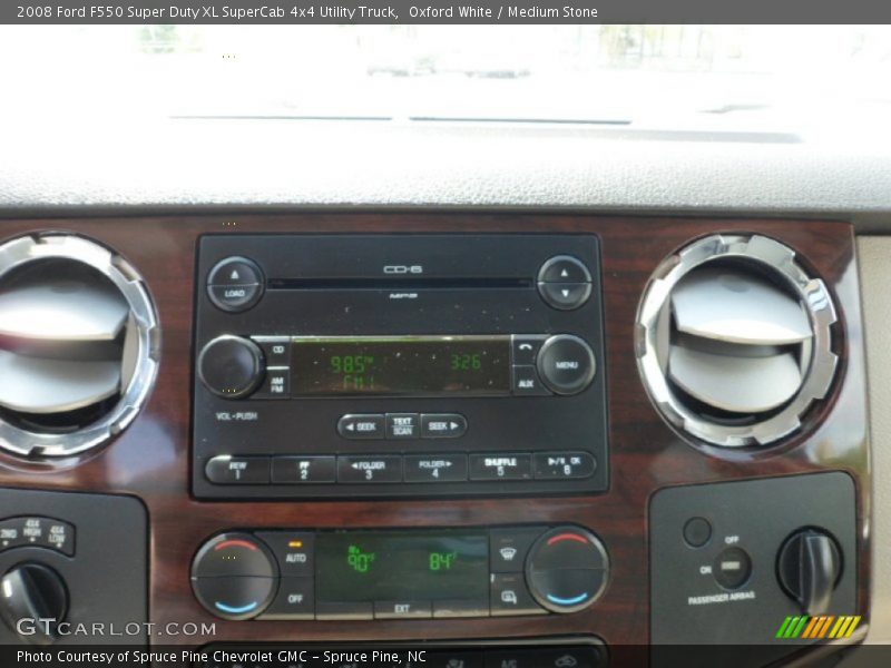 Oxford White / Medium Stone 2008 Ford F550 Super Duty XL SuperCab 4x4 Utility Truck