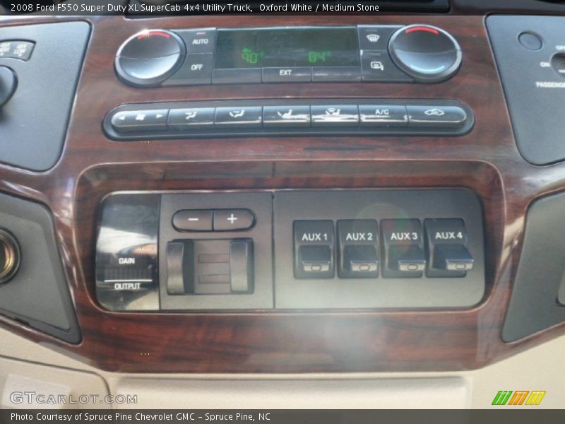 Oxford White / Medium Stone 2008 Ford F550 Super Duty XL SuperCab 4x4 Utility Truck