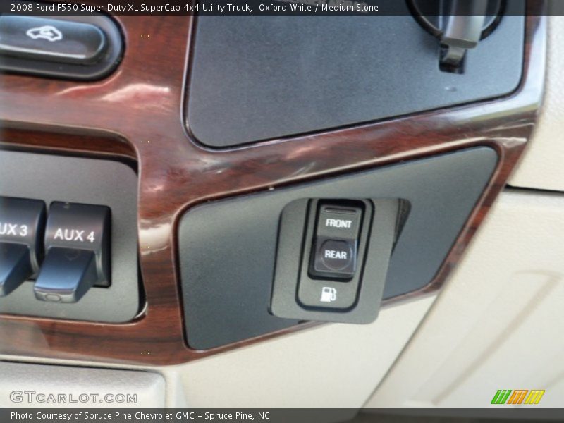 Oxford White / Medium Stone 2008 Ford F550 Super Duty XL SuperCab 4x4 Utility Truck