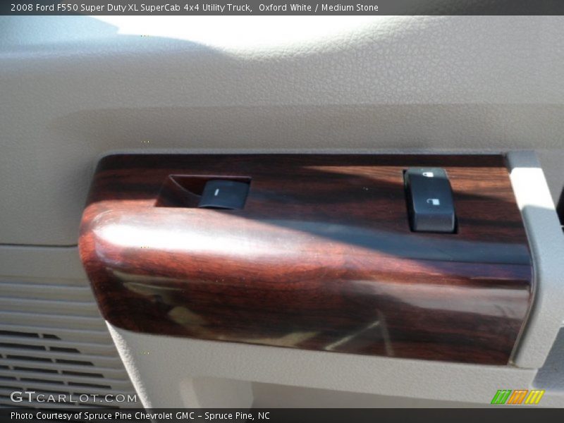 Oxford White / Medium Stone 2008 Ford F550 Super Duty XL SuperCab 4x4 Utility Truck