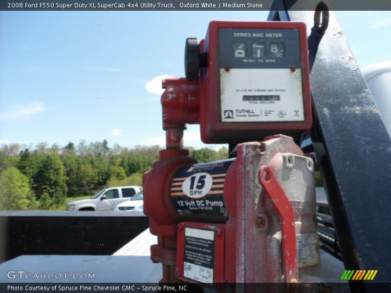 Oxford White / Medium Stone 2008 Ford F550 Super Duty XL SuperCab 4x4 Utility Truck