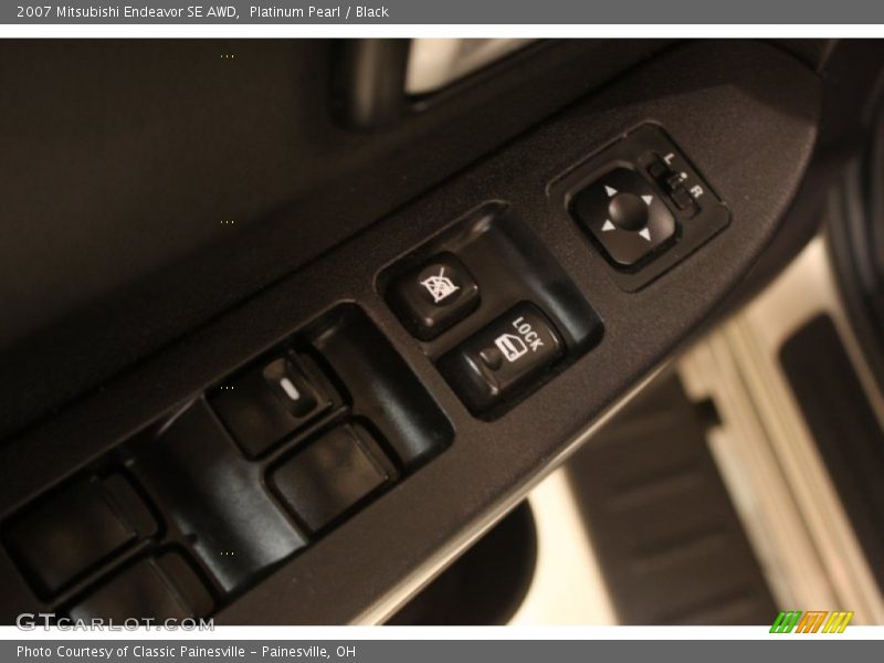 Platinum Pearl / Black 2007 Mitsubishi Endeavor SE AWD