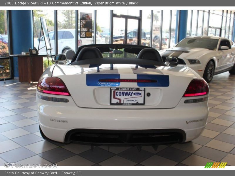 Viper Bright White / Black 2005 Dodge Viper SRT-10 Commemoritive Edition