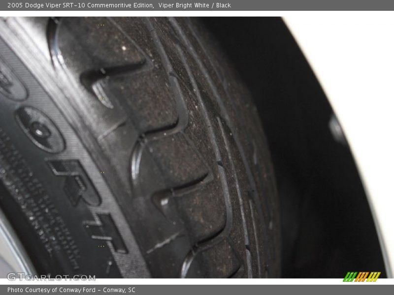 Viper Bright White / Black 2005 Dodge Viper SRT-10 Commemoritive Edition