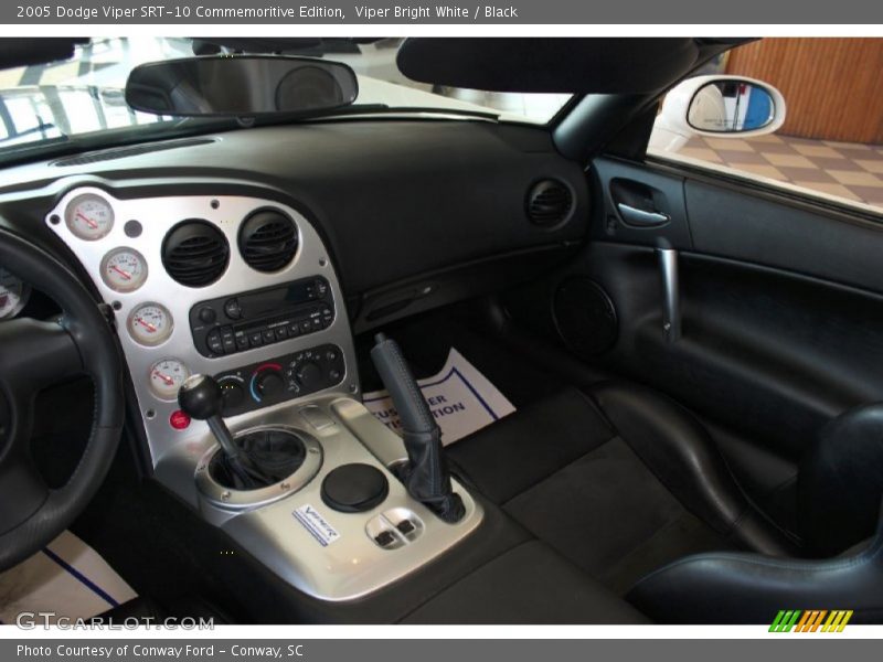 Viper Bright White / Black 2005 Dodge Viper SRT-10 Commemoritive Edition