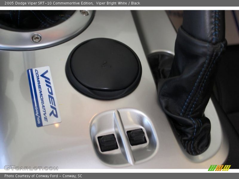 Viper Bright White / Black 2005 Dodge Viper SRT-10 Commemoritive Edition
