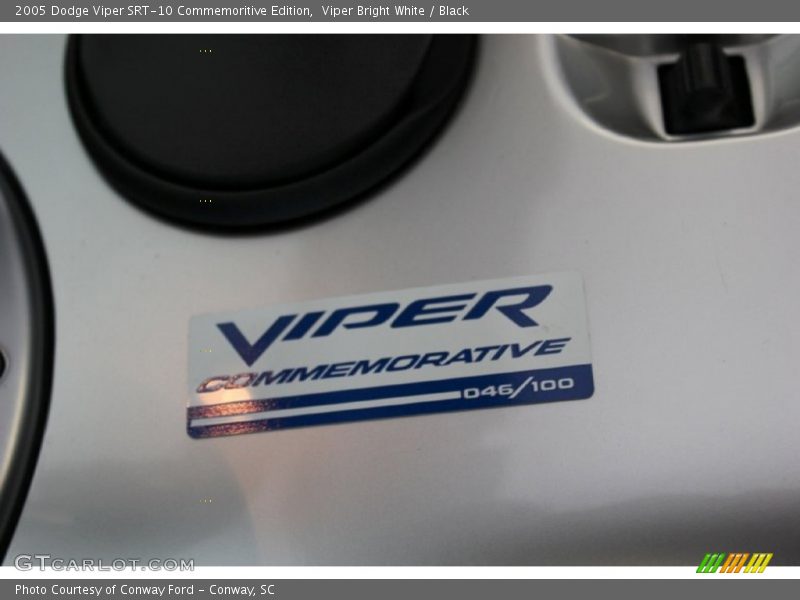 Viper Bright White / Black 2005 Dodge Viper SRT-10 Commemoritive Edition