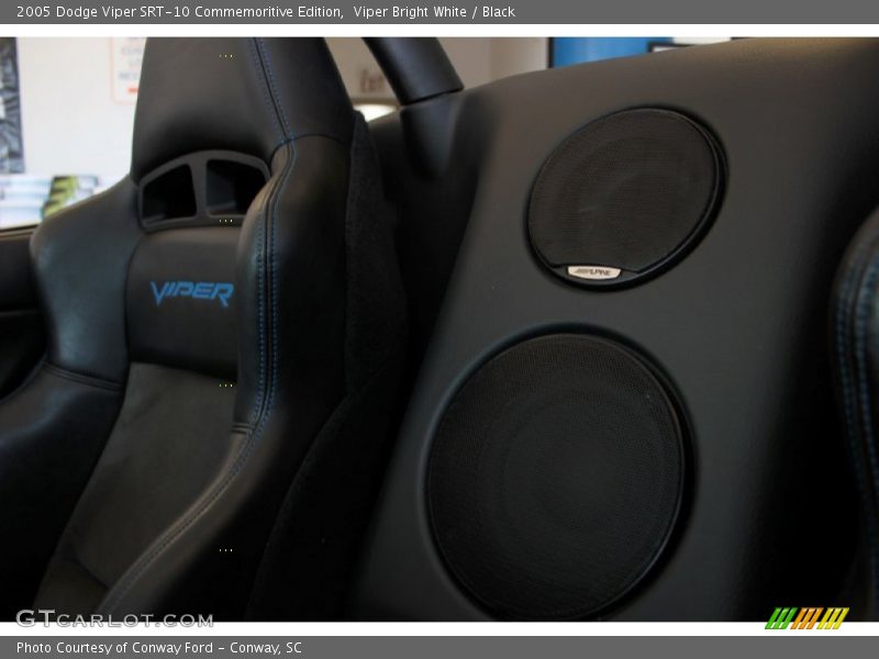 Viper Bright White / Black 2005 Dodge Viper SRT-10 Commemoritive Edition