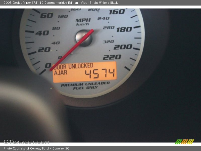 Viper Bright White / Black 2005 Dodge Viper SRT-10 Commemoritive Edition