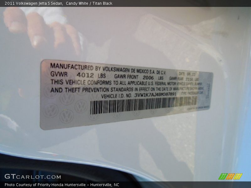 Candy White / Titan Black 2011 Volkswagen Jetta S Sedan