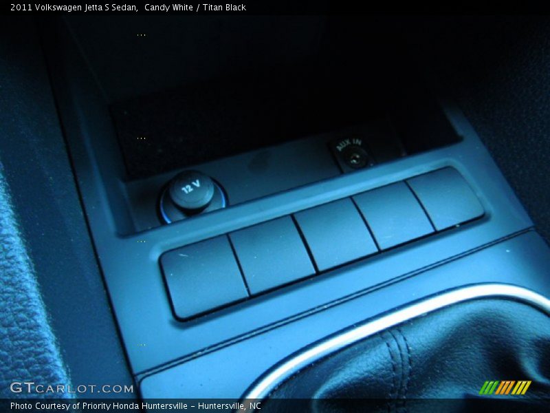 Candy White / Titan Black 2011 Volkswagen Jetta S Sedan