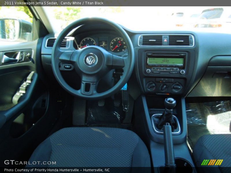 Candy White / Titan Black 2011 Volkswagen Jetta S Sedan