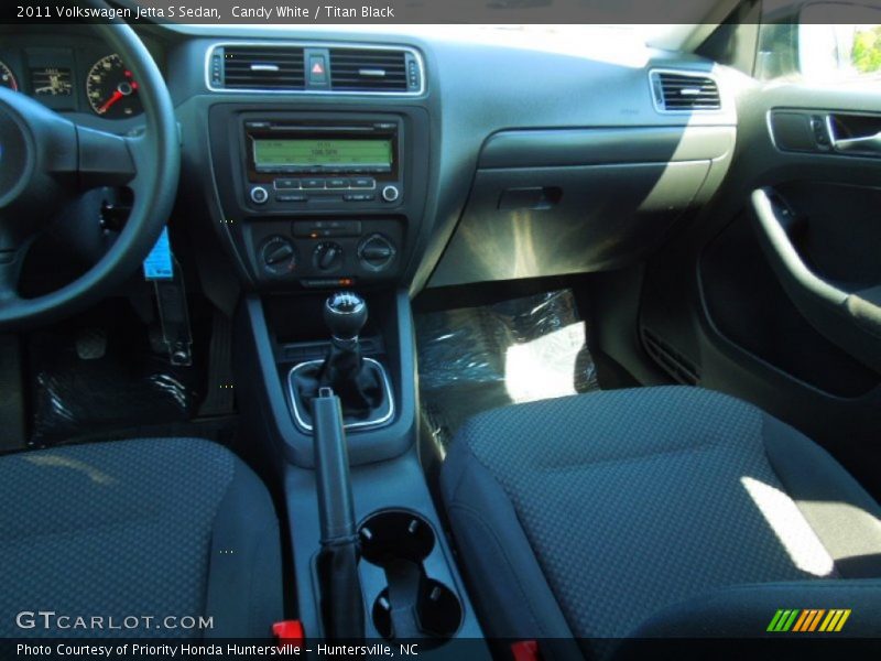 Candy White / Titan Black 2011 Volkswagen Jetta S Sedan