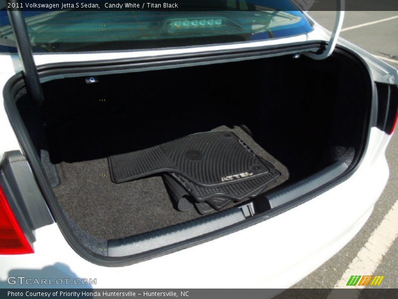Candy White / Titan Black 2011 Volkswagen Jetta S Sedan