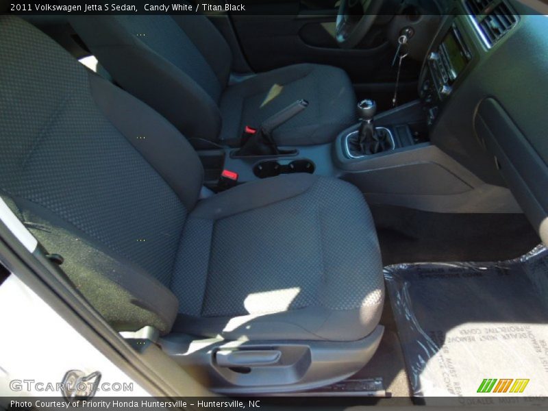 Candy White / Titan Black 2011 Volkswagen Jetta S Sedan