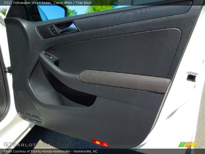 Candy White / Titan Black 2011 Volkswagen Jetta S Sedan