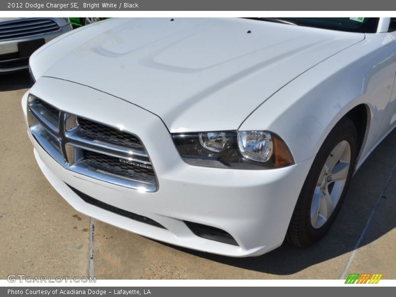 Bright White / Black 2012 Dodge Charger SE