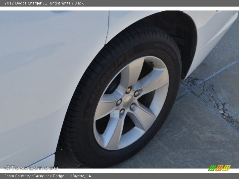 Bright White / Black 2012 Dodge Charger SE