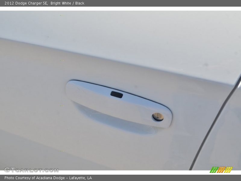 Bright White / Black 2012 Dodge Charger SE