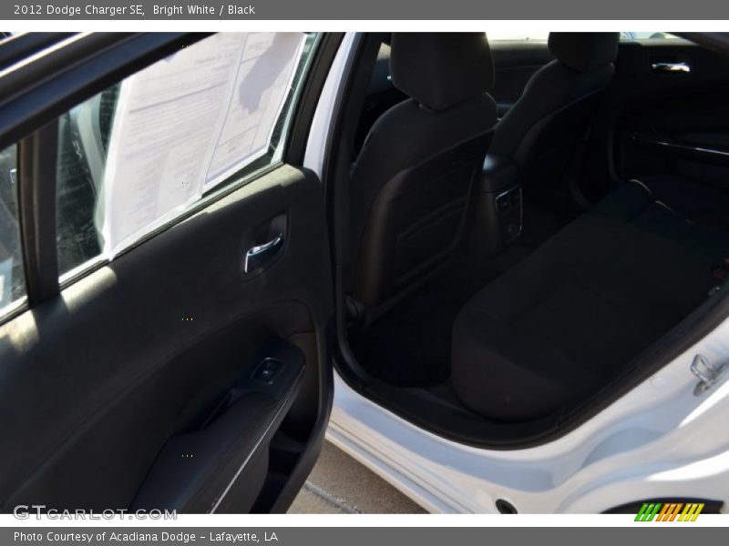 Bright White / Black 2012 Dodge Charger SE