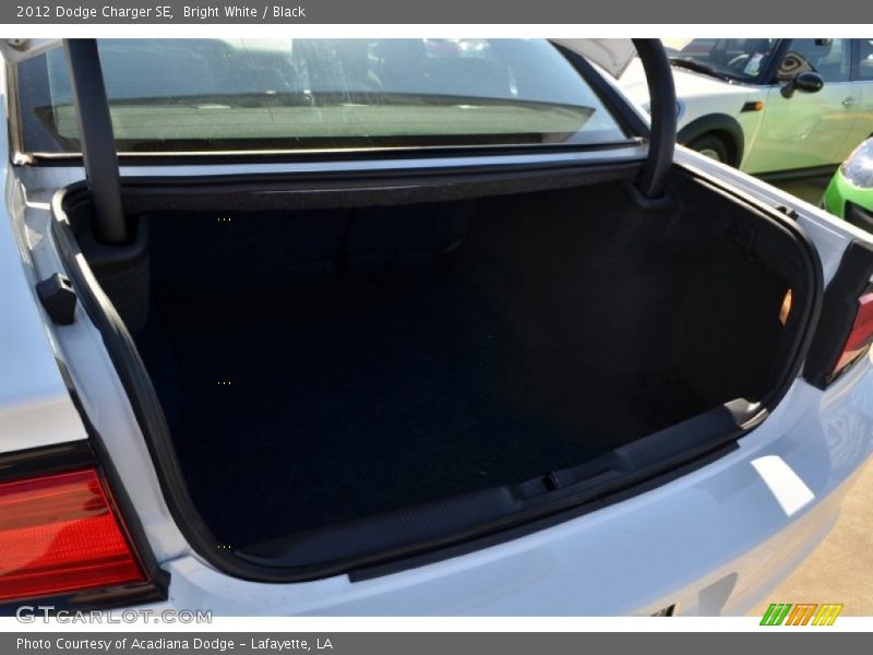 Bright White / Black 2012 Dodge Charger SE
